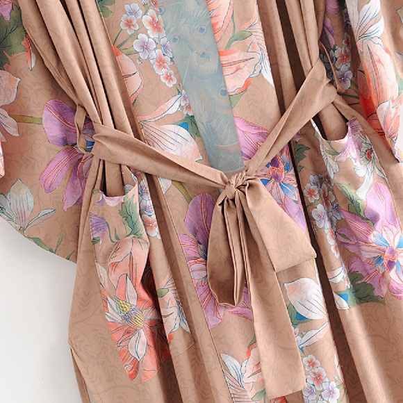 Now in Nude!!! Beautiful kimono wrap with peacock - Picture 11 of 13